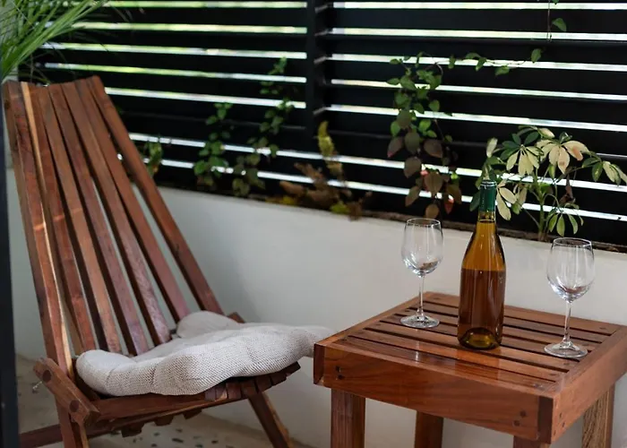Tropical Escape In A Cozy Paam Cheel *