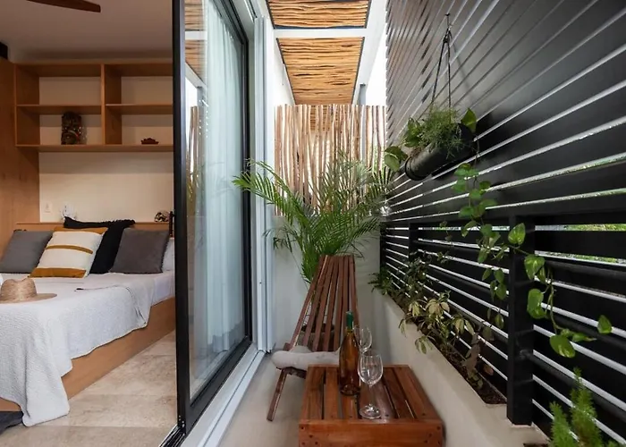 Tropical Escape In A Cozy Paam Cheel Apartment