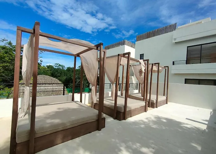 Tropical Escape In A Cozy Paam Cheel *
