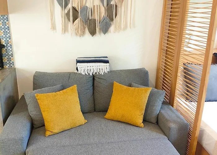 Tropical Escape In A Cozy Paam Cheel Apartment